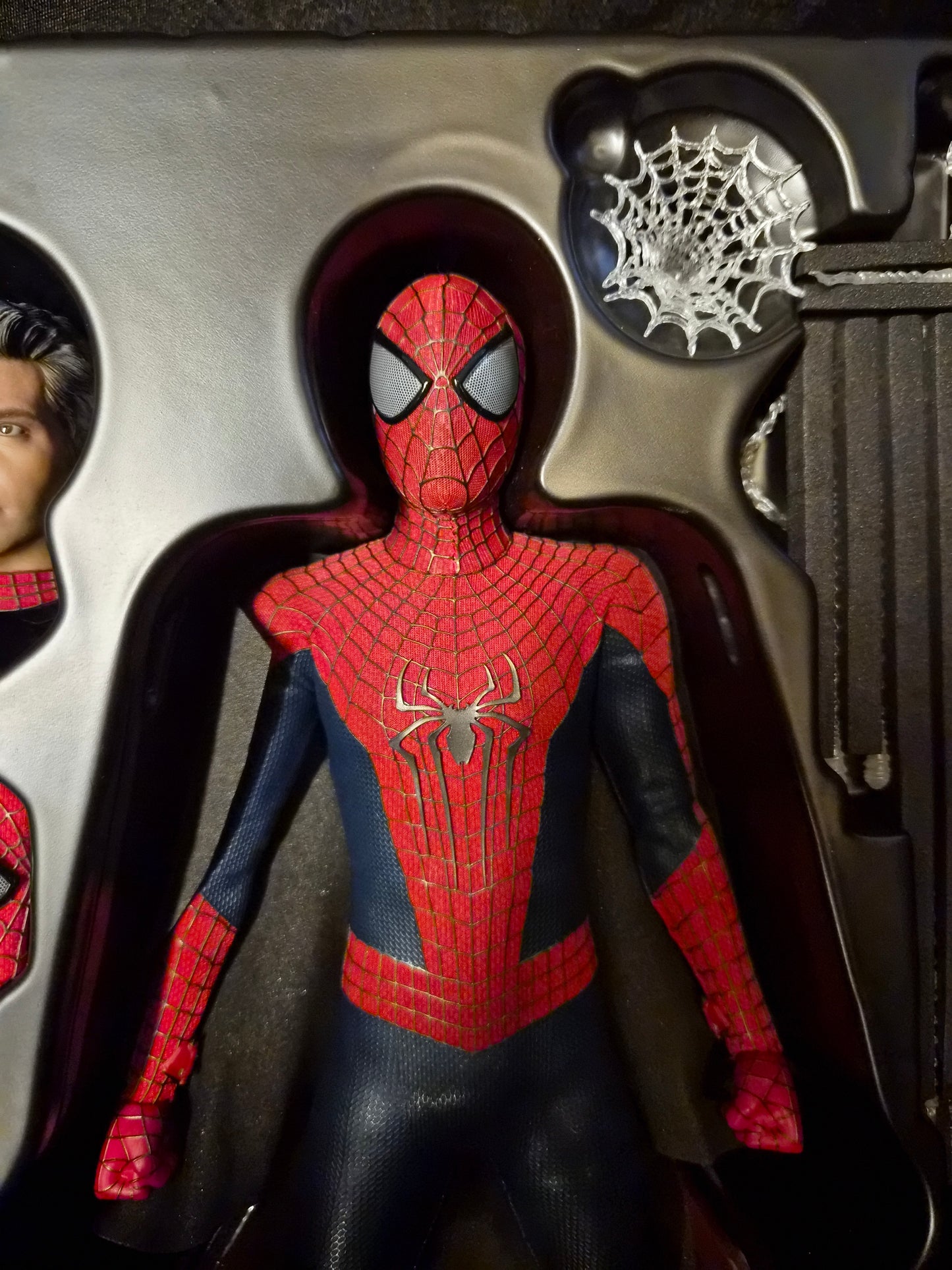 The Amazing Spiderman 2 Hot Toys Figure