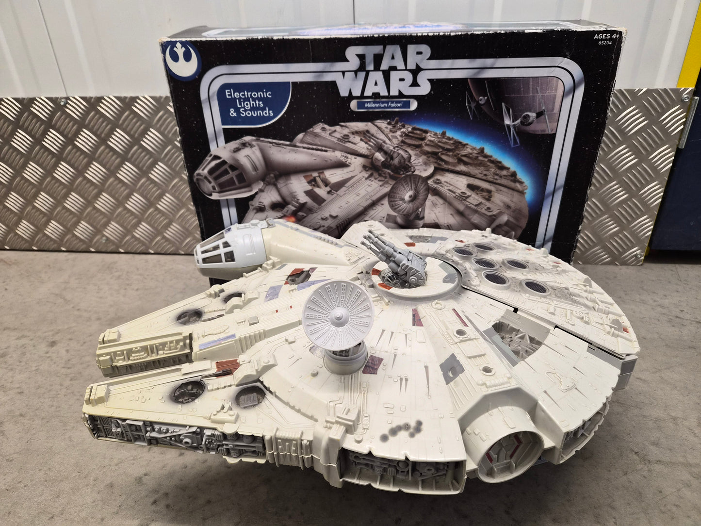 Star Wars Trilogy Collection Millennium Falcon