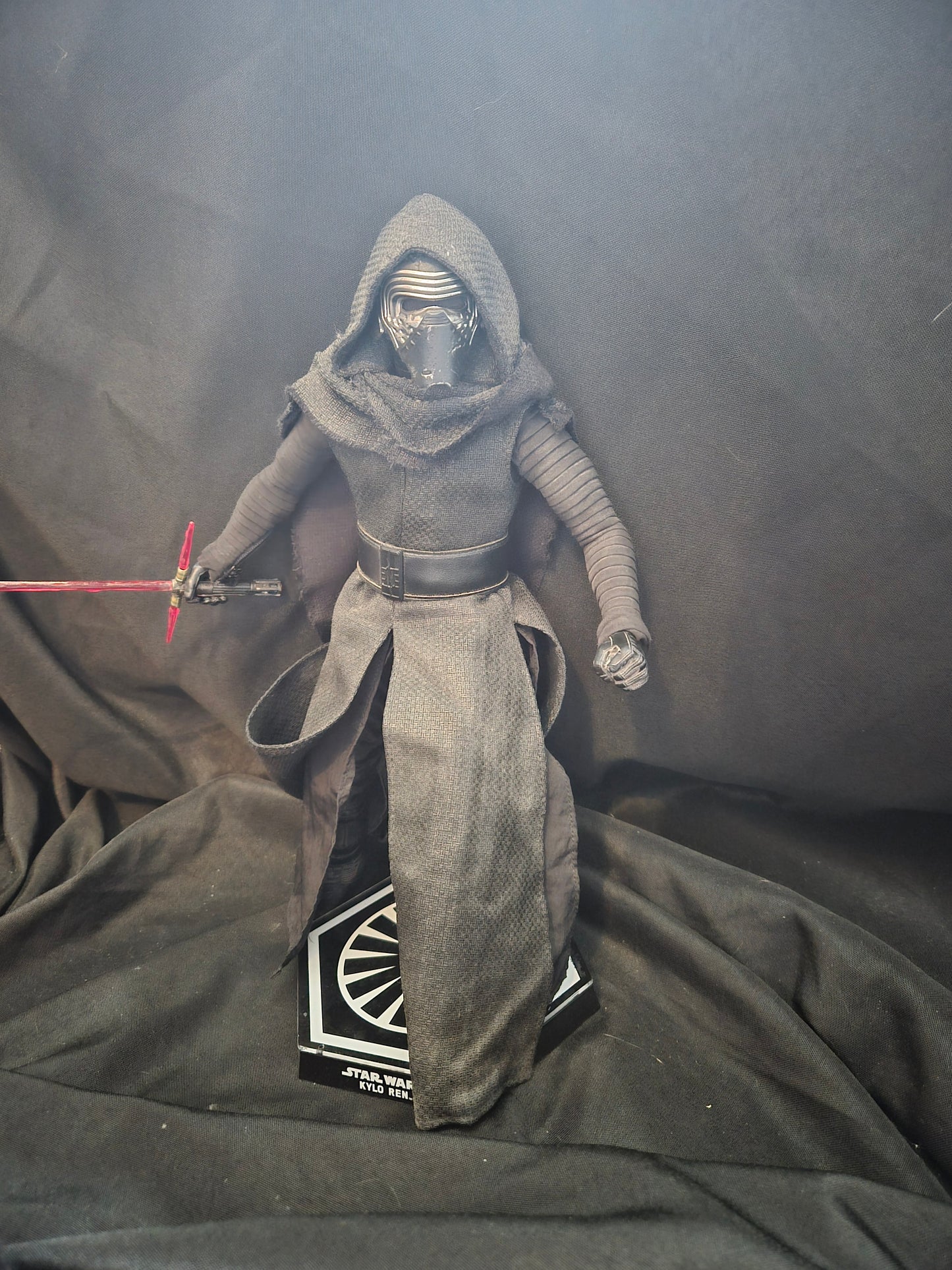 Star Wars Kylo Ren Hot Toy 1/6 Figure