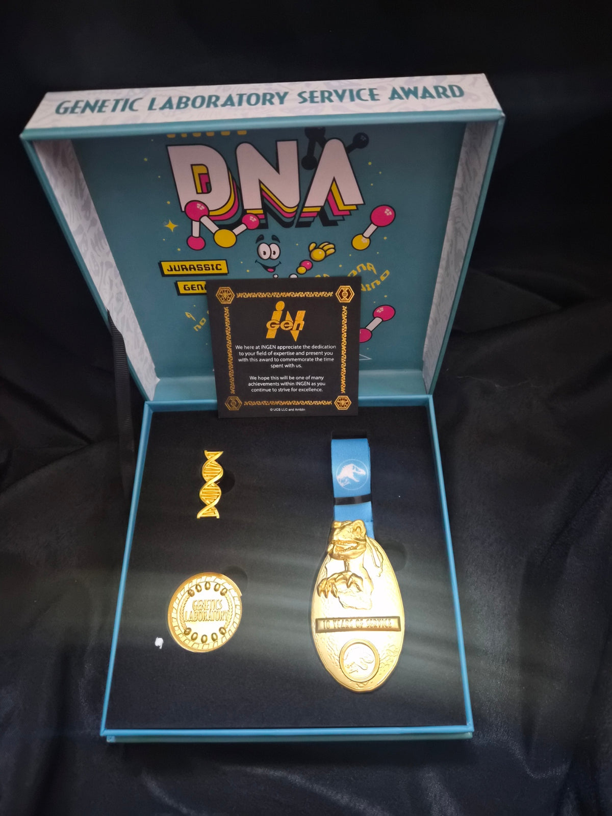 Jurassic Park Mr. DNA Geneticist Pin & Gold-Tone Medal Set 24 carat gold plated