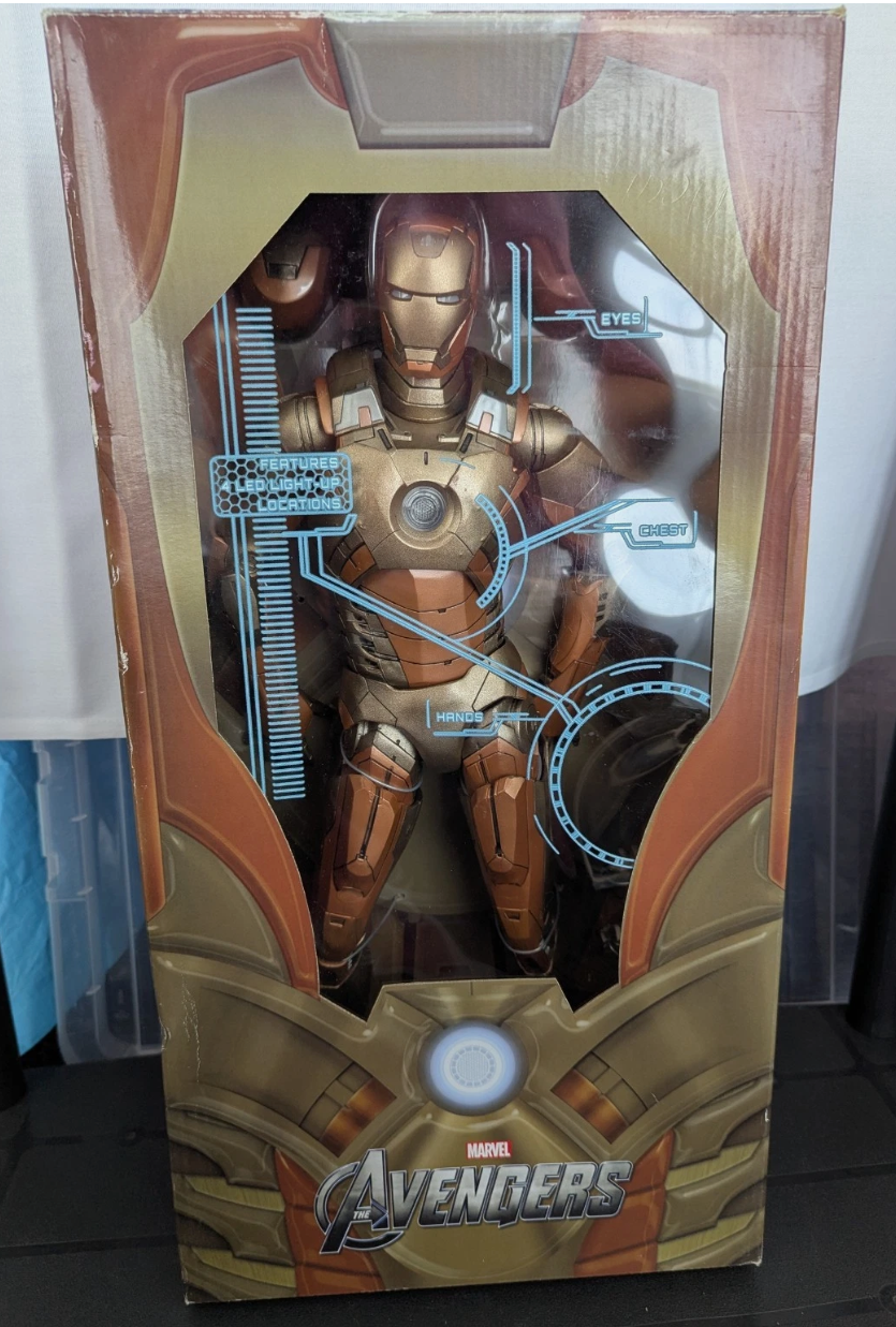 Neca 1/4 Avengers Iron Man Premium Figure